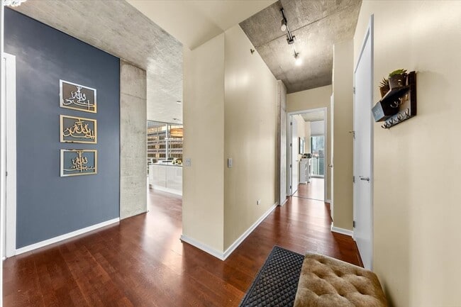 Building Photo - 600 N Fairbanks Ct