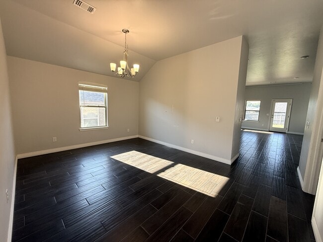 Building Photo - 4405 W Country Club Dr
