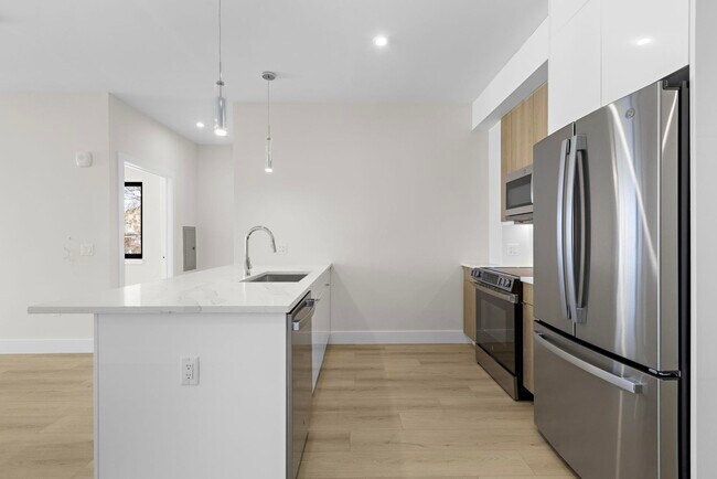 Building Photo - 4525 Bergenwood Ave