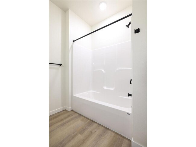 Building Photo - 28 7th St NE