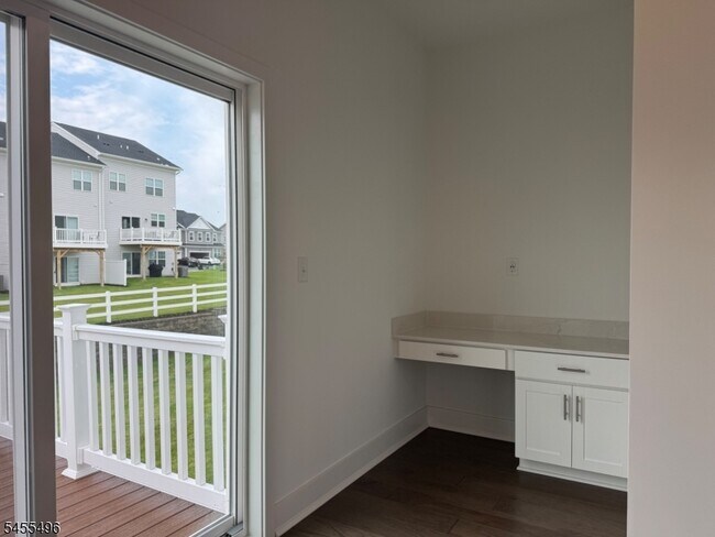 Building Photo - 71 Eastwood Ter