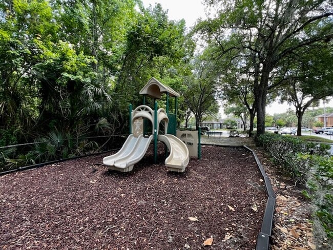 Building Photo - NEW-Remodeled bathroom & kitchen! NEW VINYL PLANK flooring & fresh paint! 2 bedroom 1 bath condo ...