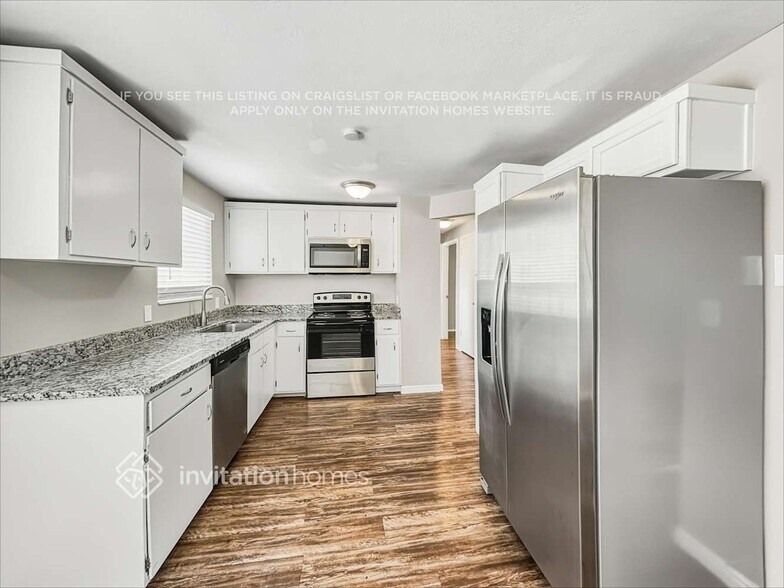 Building Photo - 6672 S Somerset Dr