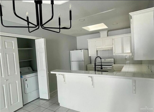 Building Photo - 2302 Kimberly Ln