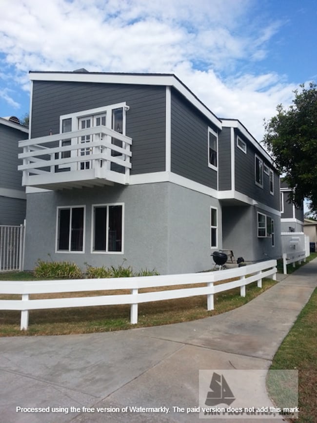 Building Photo - 502 12th St