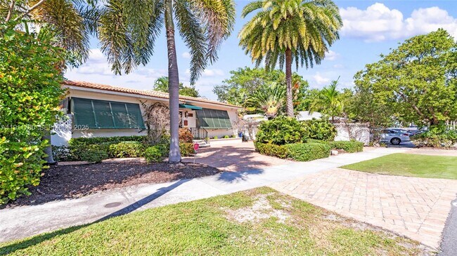 Building Photo - 623 NE 17th Way