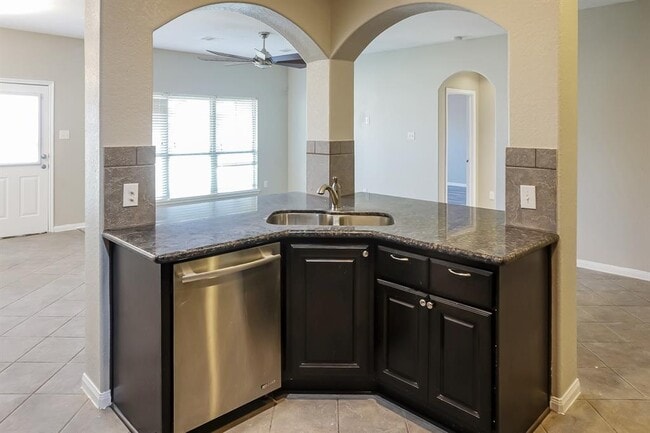Building Photo - 297 Country Crossing Cir