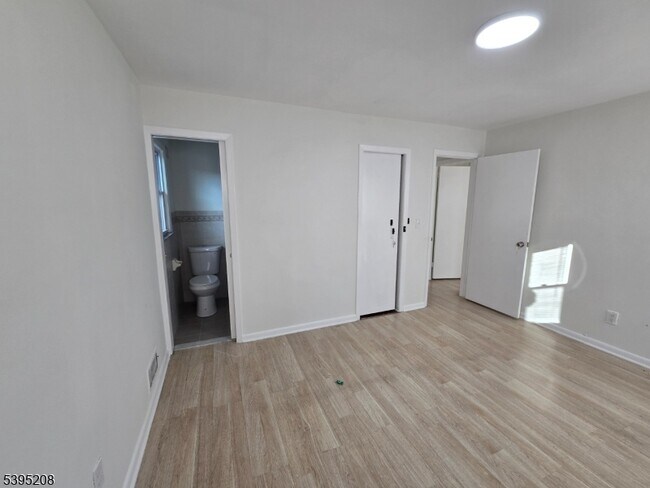 Building Photo - 67 Lindsley Ave