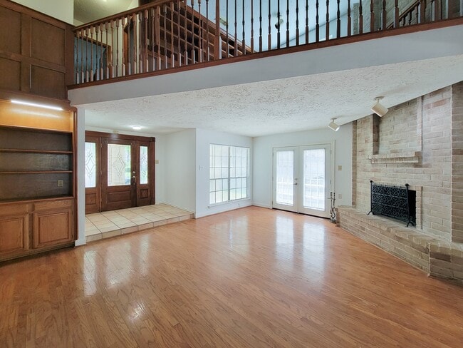 Building Photo - 2030 Creek Valley Ln