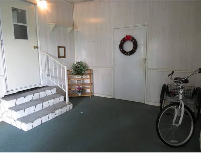 Building Photo - Cozy 1 bedroom in 55+ Resort Style Community