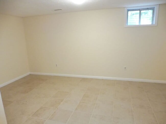 Building Photo - Spacious Townhome in Gaithersburg