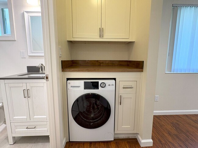 Building Photo - Stylish & Comfortable 1-Bedroom Apartment ...