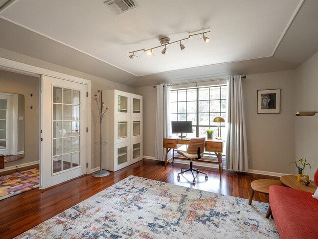 Building Photo - 2110 Wychwood Dr