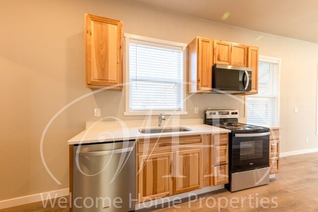 Building Photo - Newly Remodeled 1 Bedroom with an Office