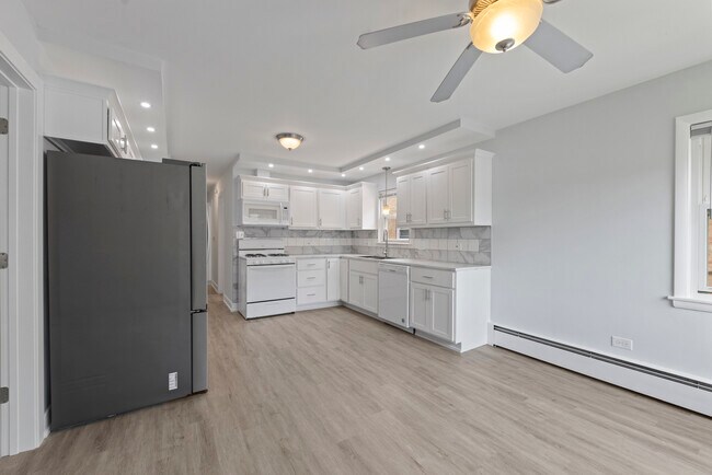 Building Photo - 8320 W Irving Park Rd