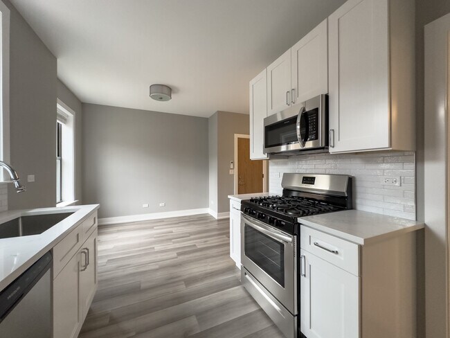 Building Photo - 3946 N Janssen Ave