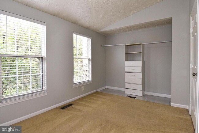 Building Photo - 1545 Woodcrest Dr