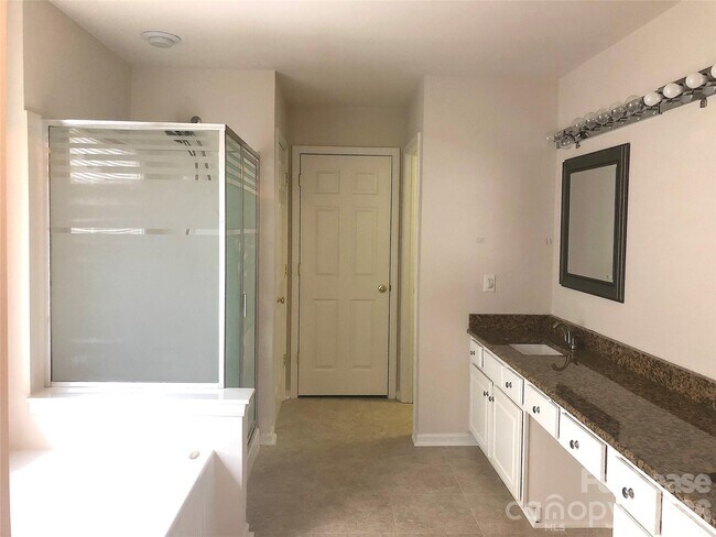 Building Photo - 9525 Oswald Ln