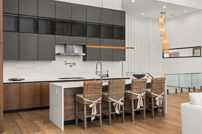 Building Photo - 2714 Lakehurst Rd