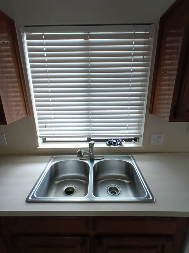 Building Photo - Carl Albert Schools! - Great Home!