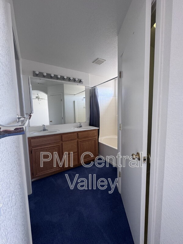 Building Photo - 1118 Cypress Hill Ln