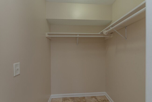 Building Photo - 913 Walker St