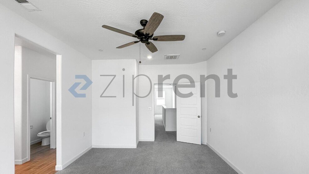 Building Photo - Unit