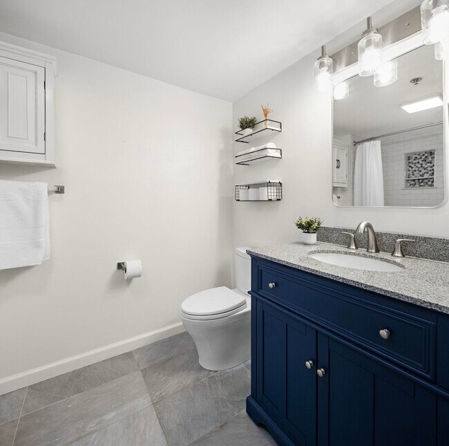 Building Photo - 700 1st St