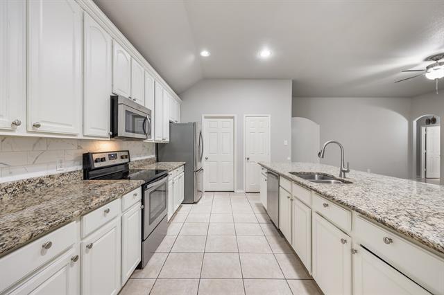 Building Photo - 8100 Twin Oaks Dr