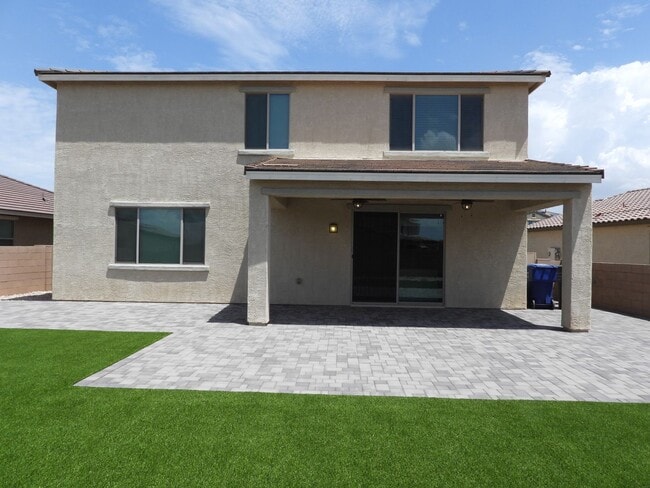 Building Photo - 4 Bedroom 2.5 Bathroom