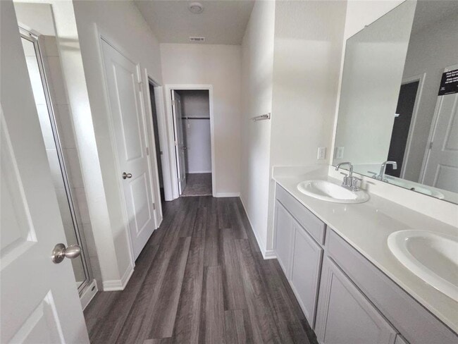 Building Photo - 220 Sun Grv Trl