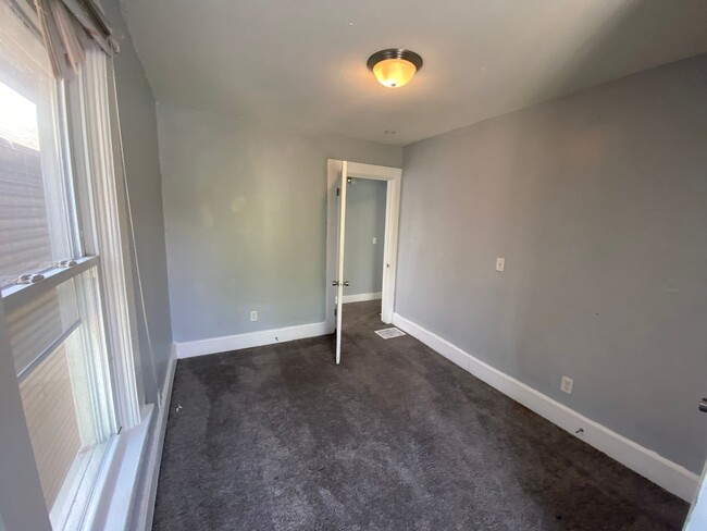 Building Photo - 4BR Davenport Home