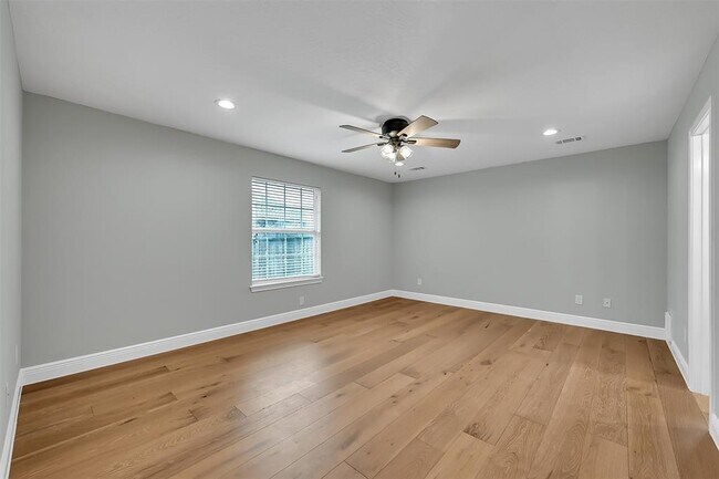 Building Photo - 12744 Point Aquarius Blvd