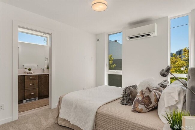 Building Photo - 1112 13th Ave