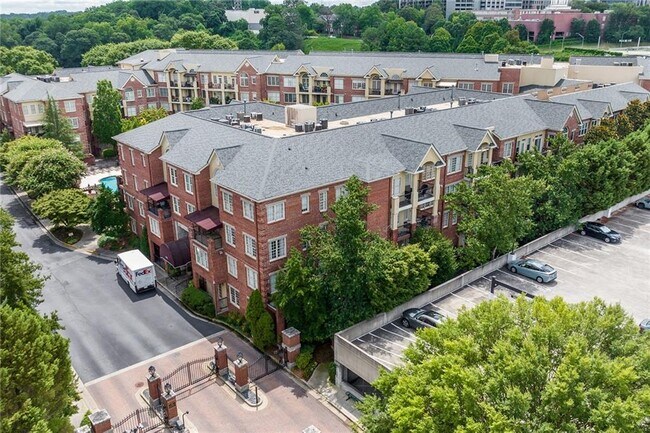 Building Photo - 1735 W Peachtree St NE