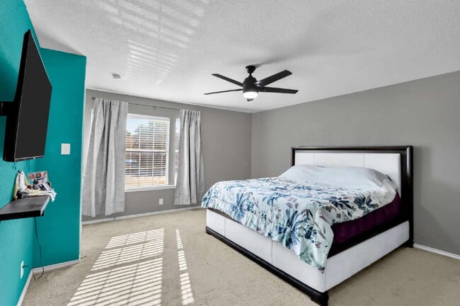 Building Photo - "Charming 3-Bedroom Home with ONE MONTH FREE!*"