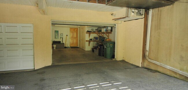 Building Photo - 706 S Bond St