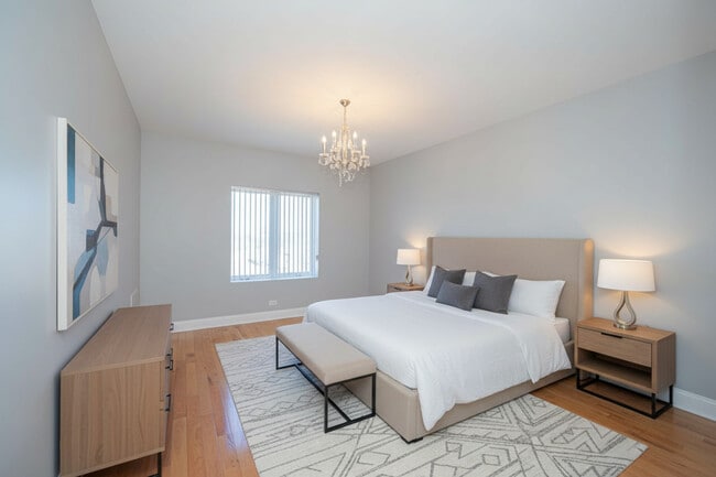 Building Photo - 6560 W Diversey Ave