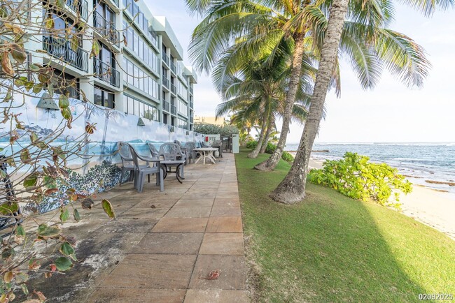 Building Photo - $3600 / 2 Bed/ 2Bath/ FURNISHED OCEAN FRON...