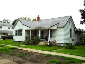 Building Photo - 304 4th St
