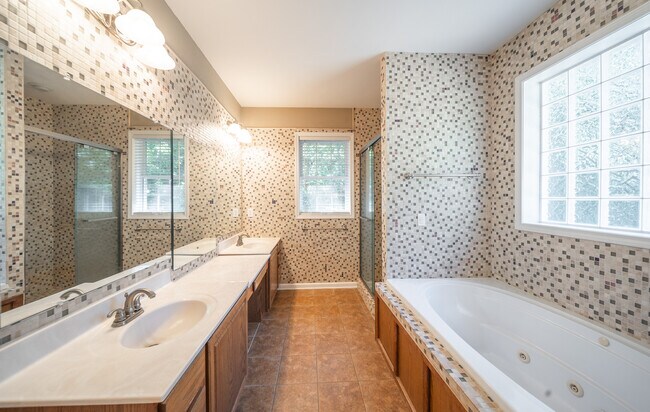 Building Photo - 814 Marit Drive