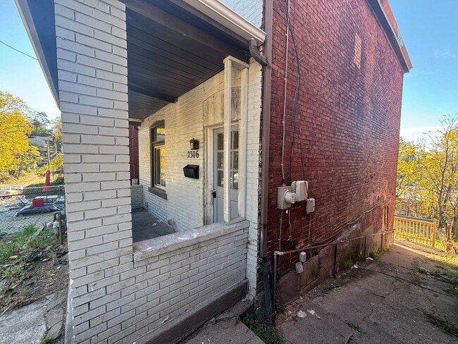 Building Photo - Updated flooring, finished basement, and great outdoor space in a walkable Swissvale location