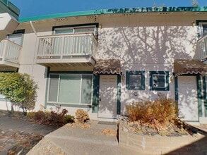 Building Photo - Darling 2 bed, 1.5 bath condo near Lyons Park and downtown Placerville!
