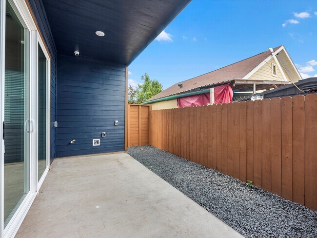 Building Photo - 603 N Milby St