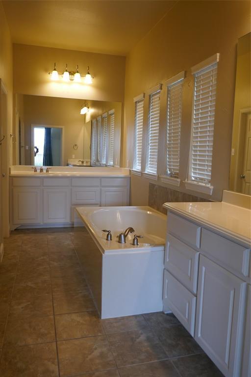 Building Photo - 2537 Windsor Castle Way