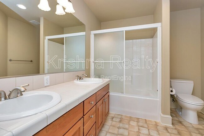 Building Photo - 12649 NW Bayonne Ln
