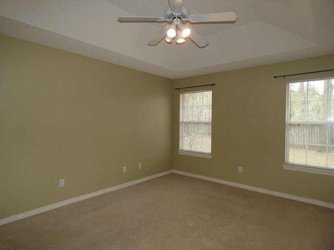 Building Photo - Spacious 3-Bedroom Home