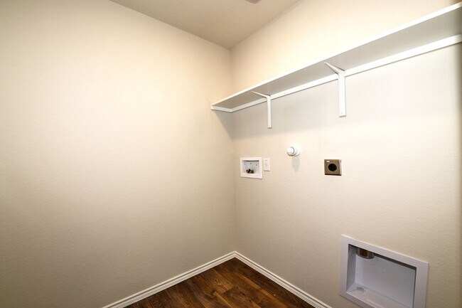 Building Photo - ONE STORY  |  3 BEDROOM  |  2 BATH  |  YAR...