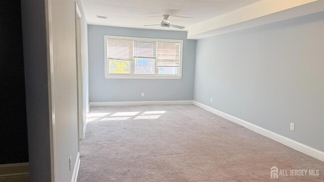 Building Photo - 396 College Dr