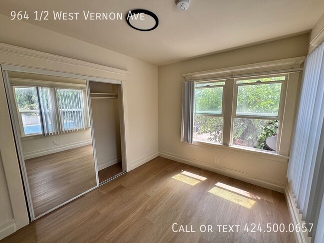 Building Photo - 964 1/2 West Vernon Ave-